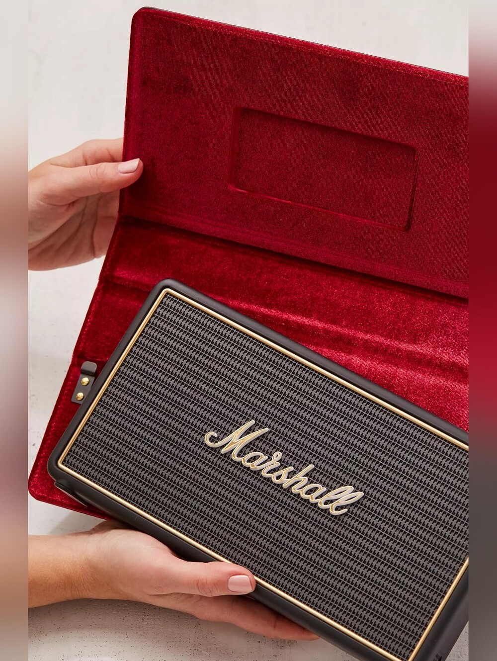 Marshall Stockwell Portable Bluetooth® speaker with flip cover/stand